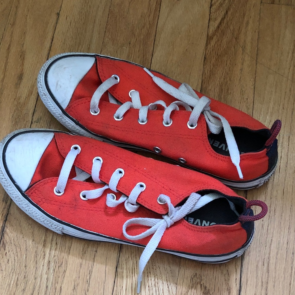 Kids Redish Orange Canvas Sneakers size 4
